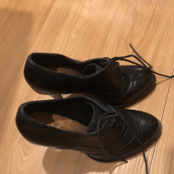 Black leather Oxford heels ALDO, size 7, new, with anti- slip stickers - Picture 3 of 15